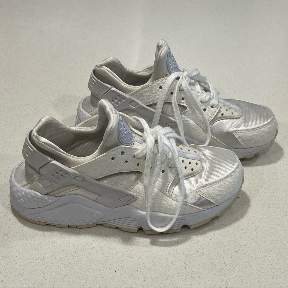 Nike Huarache White Size 6